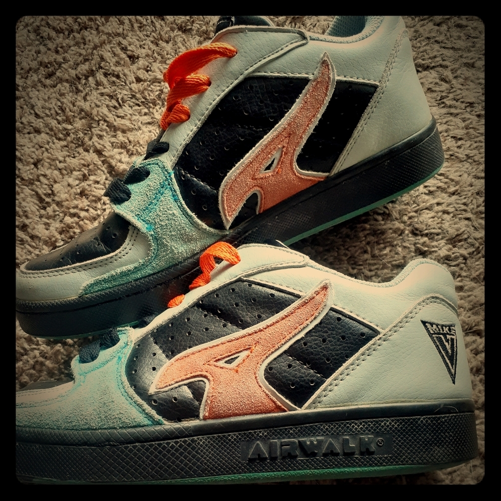 Mike V Airwalk